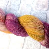 Sockenwolle mit Tweed, handgefärbt,lila, Natur gelb Bild 3
